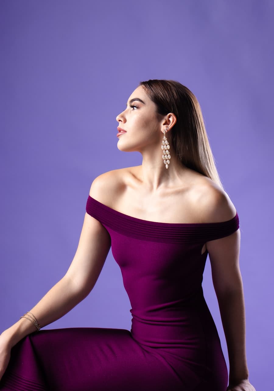 Dámske šaty Elegant Red — alternatívny pohľad