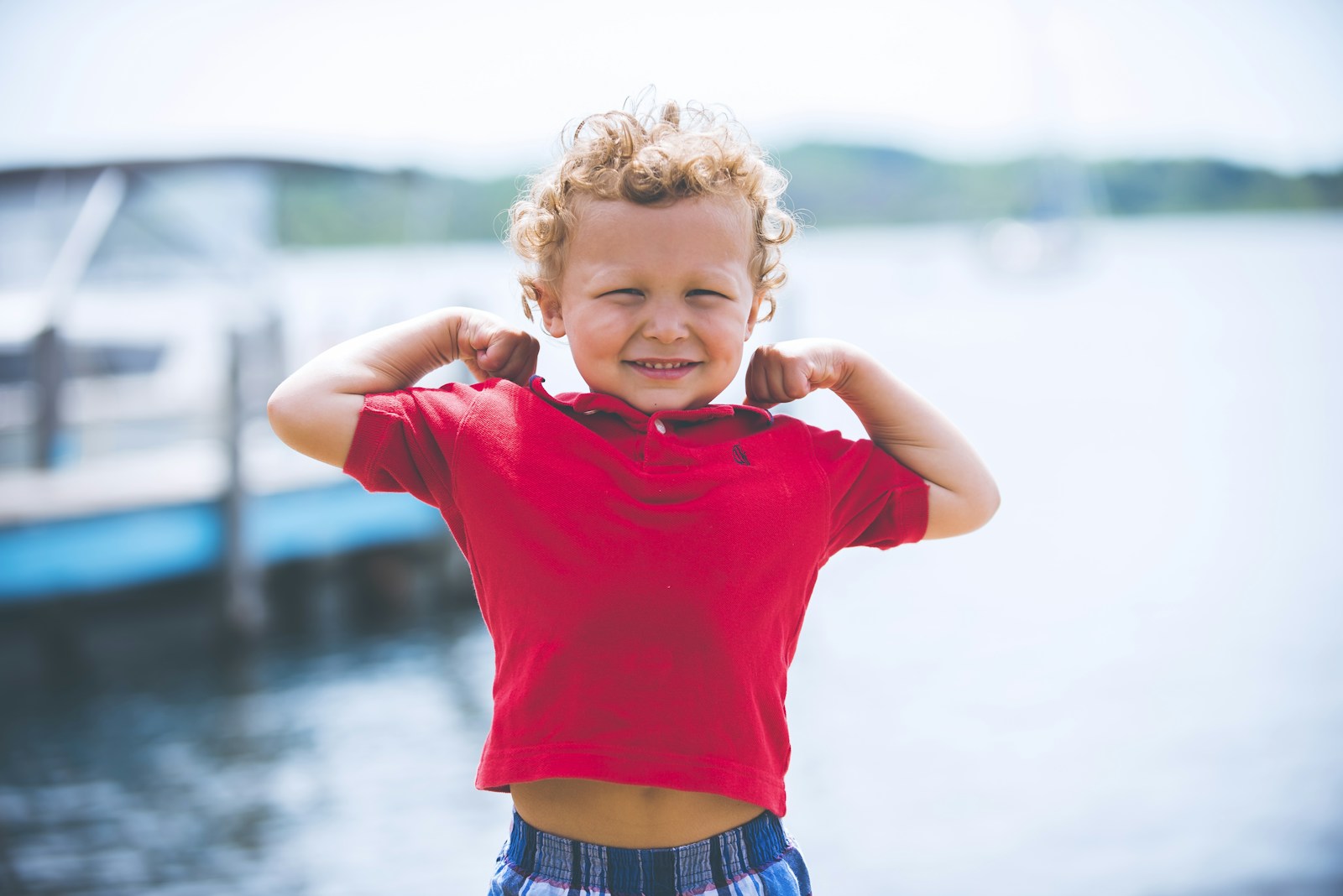 Bavlnené tílko YVETTIN Kids — alternatívny pohľad