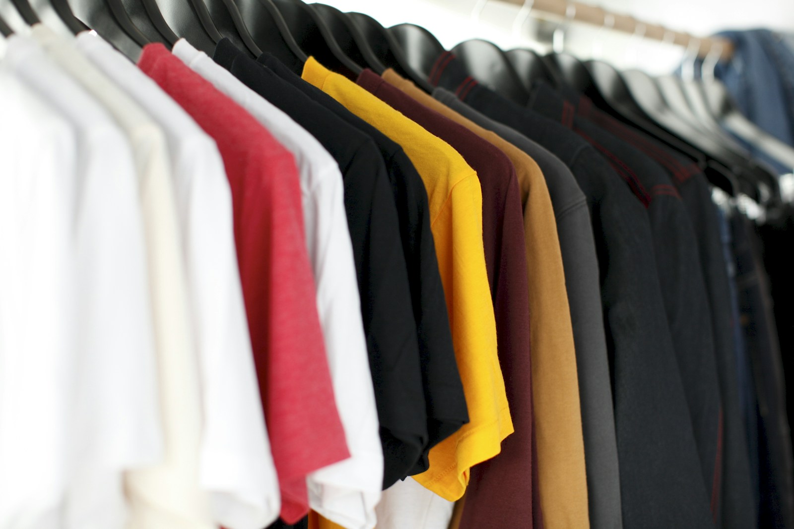 Quiet Luxury & Udržateľné materiály: Prečo záleží na kvalite tkaniny